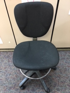 Black rolling task chair